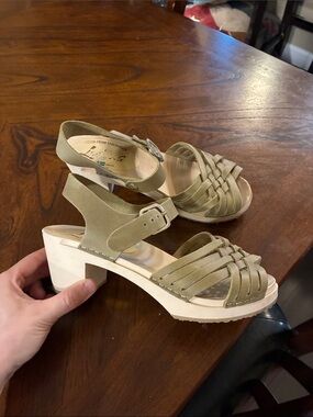 Lotta from Stockholm Braided olive leather Swedish low heel wooden clog size 37